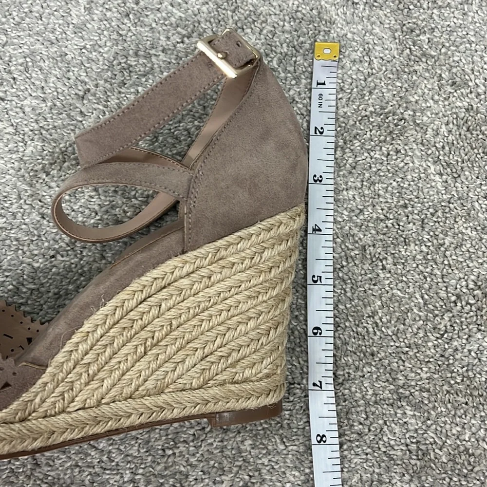 Kelly & Katie Size 10 Taupe Brown Adell Espadrille Sandal Wedges Heels